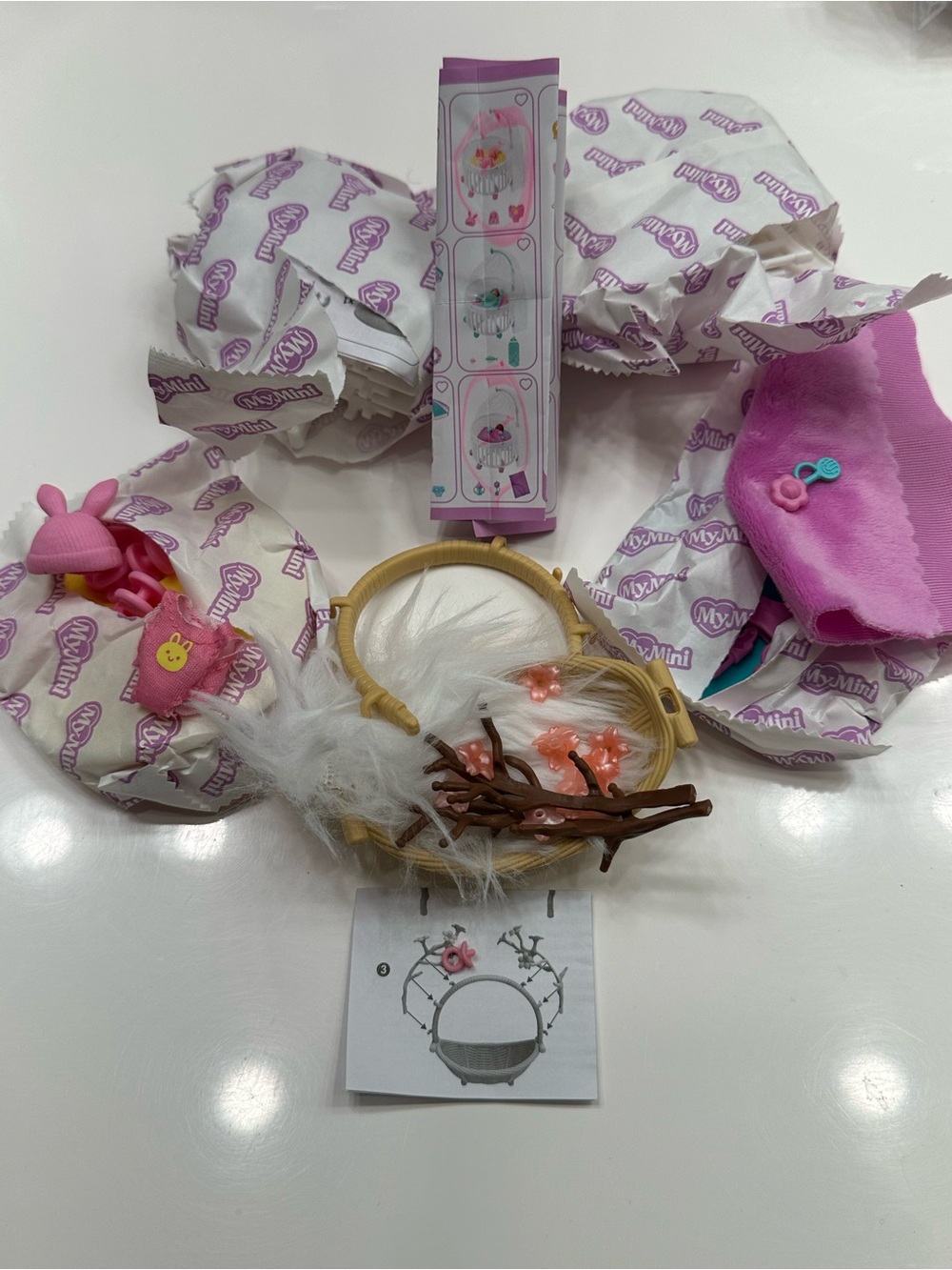 Zuru Mini baby Accessory Pack – Basket and 2 cribs - see picture